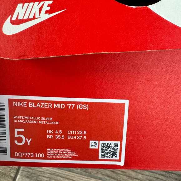 Brand New Nike Blazer Mid '77 Big Kids Shoes (K5/W6.5) - Picture 9 of 10